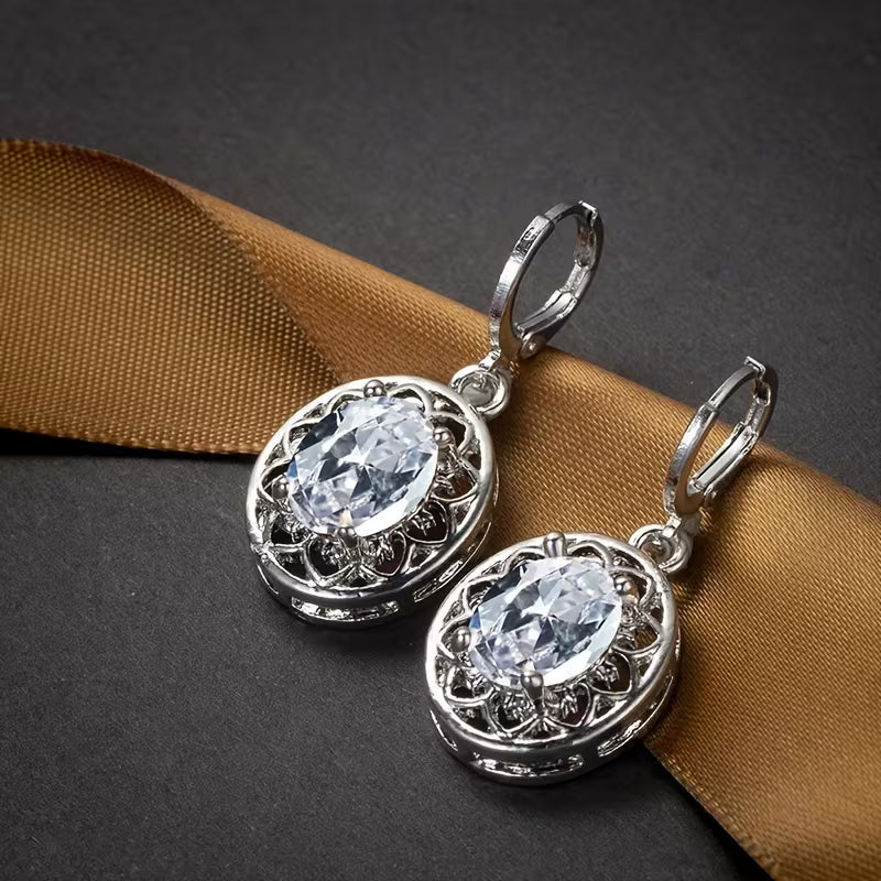 A Pair of Hollowed-out Petal Earrings with Egg-shaped Inlays, a Commemorative Gift