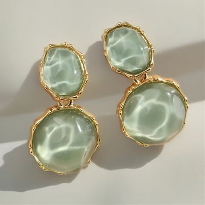 A Pair of Bohemian Geometric Oval Resin Drop Earrings, Exuding Vintage Elegance, Perfect for Women'S Daily Casual Wear And Party Occasions, a Creative Gift