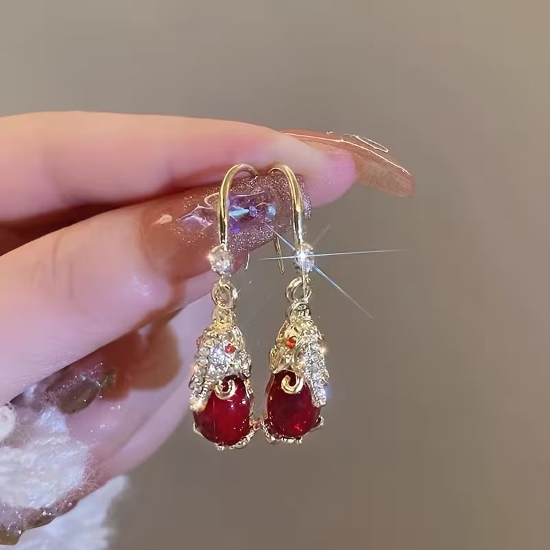 1 Pair of Chinese-Style Retro Mythical Beast Pixiu-Shaped Dangle Earrings, Fashionable, Elegant, Luxurious and Versatile Palace-Style Earrings Inlaid with Red Resin, Fashion Jewelry, Exquisite Christmas and New Year Gifts, for Teenager