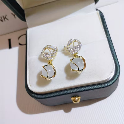 New Fashionable Swan Earrings, Trendy Cat'S Eye Studs from Korea, Popular Drop Earrings, Stylish Ear Additions