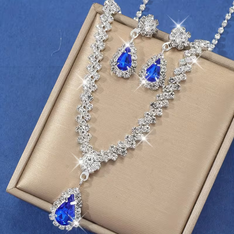 A Sparkling Teardrop-Shaped Rhinestone Pendant Jewelry Set, a Luxurious Necklace Set for Brides at Wedding Parties
