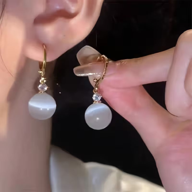 Vintage Cat'S Eye Stone Golden Water Drop Earrings, Sparkling Versatile Dangle Earrings, Perfect for Daily Wear, Parties, And Holiday Gifts, Elegant And Durable Additions