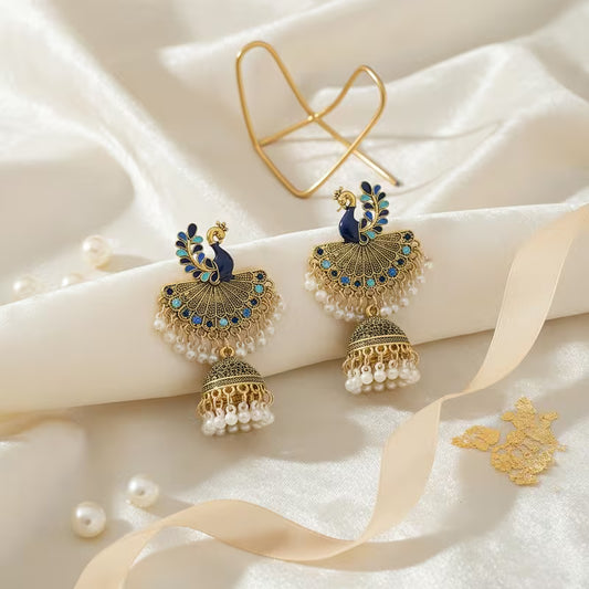 A Pair of Light Luxury High-end Vintage Design Peacock-shaped Round Tassel Earrings