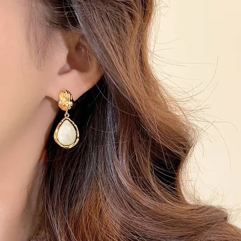 1 Pair of French-Style Vintage Gentle Personality Resin Inlaid Women's Daily Commute Date Fashion Earrings