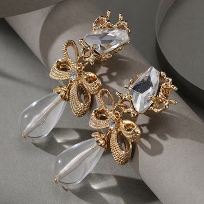 1 Pair Elegant Vintage 18K Golden Plated Zinc Alloy Resin Ear Clips with Copper Ear Needle for Daily Party Occasion