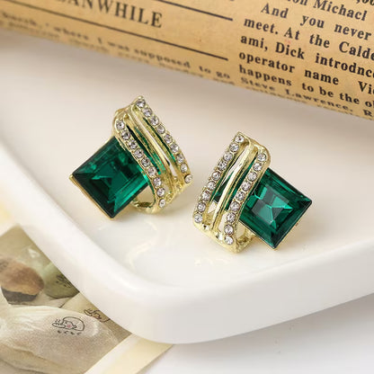 Elegant Diamond-Shaped Wing Geometric Design Earrings Adorned with Sparkling Zirconia Stones, Fashionable High-End Jewelry for Women, Suitable for Both Everyday Wear And Special Occasions