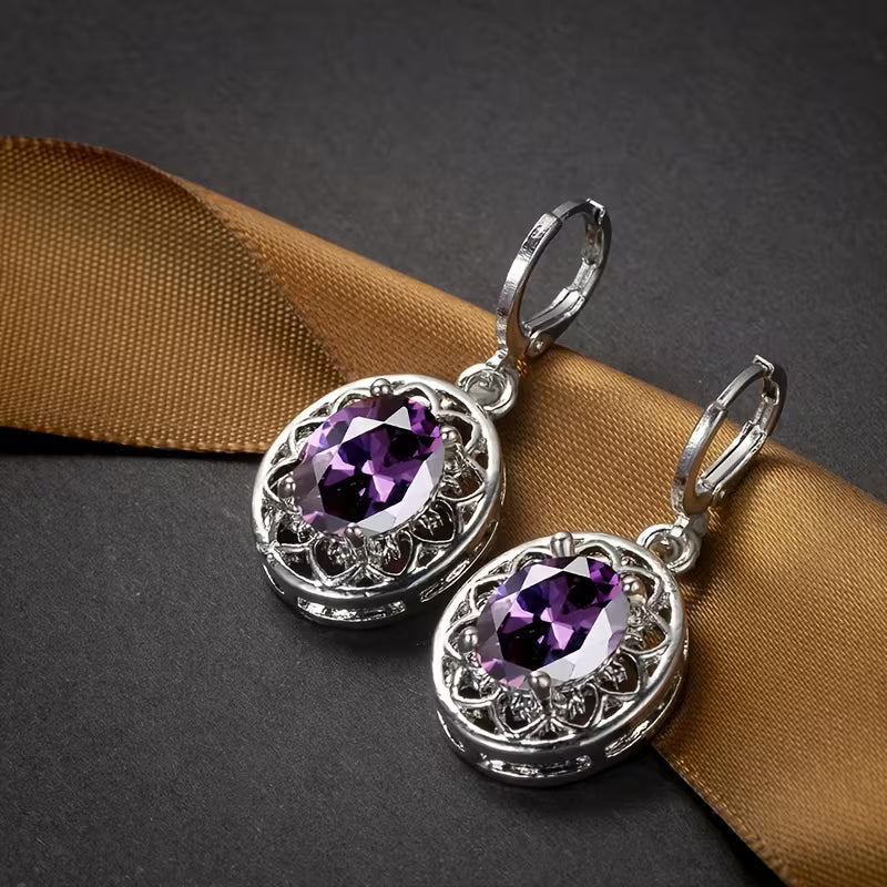A Pair of Hollowed-out Petal Earrings with Egg-shaped Inlays, a Commemorative Gift