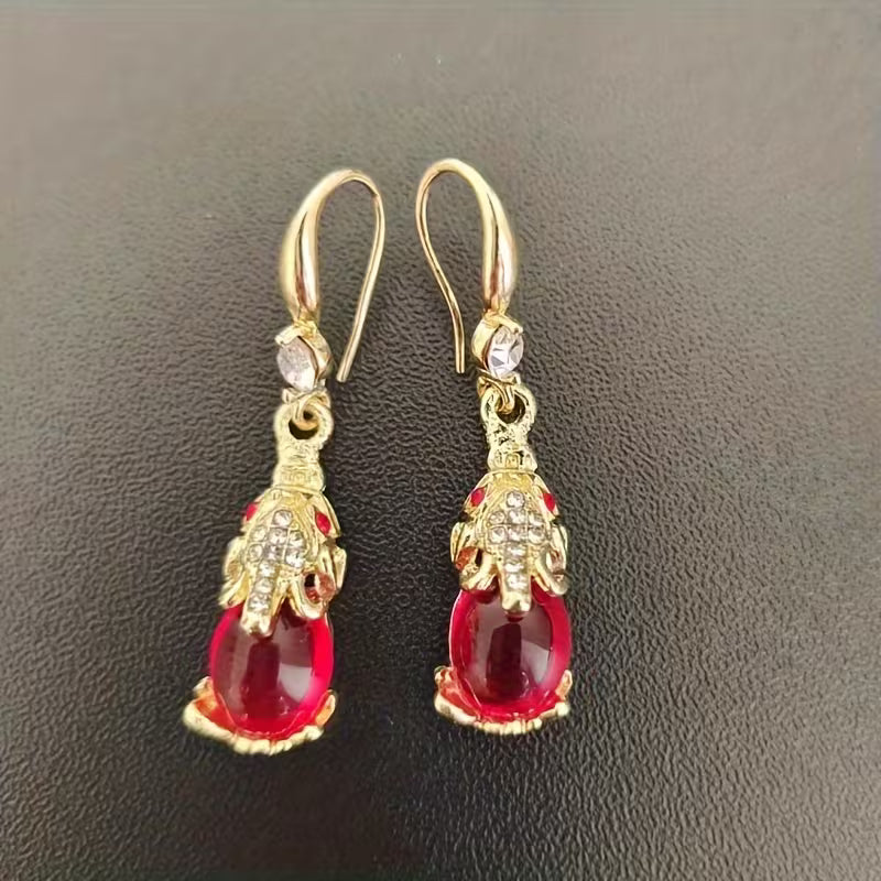 1 Pair of Chinese-Style Retro Mythical Beast Pixiu-Shaped Dangle Earrings, Fashionable, Elegant, Luxurious and Versatile Palace-Style Earrings Inlaid with Red Resin, Fashion Jewelry, Exquisite Christmas and New Year Gifts, for Teenager