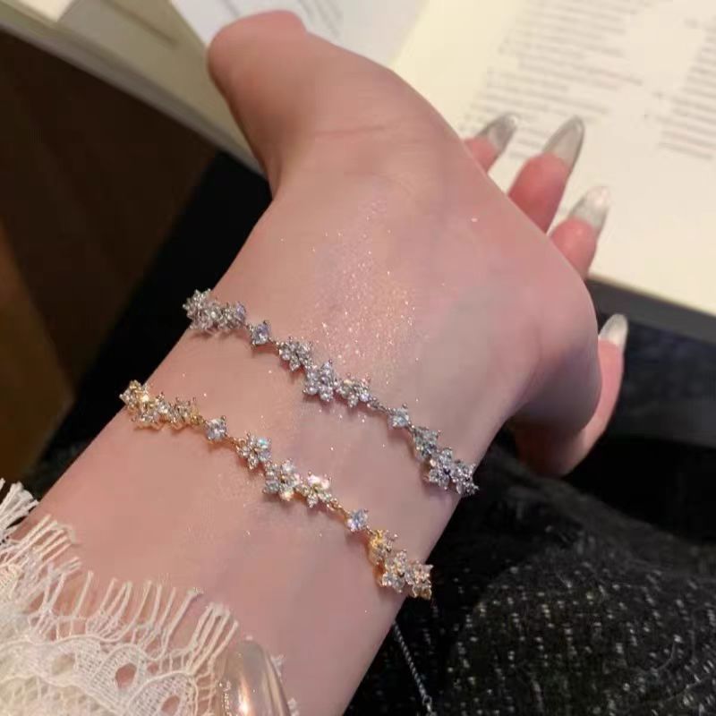 Flashing Mini Flower Zircon Pull-String Bracelet For Women