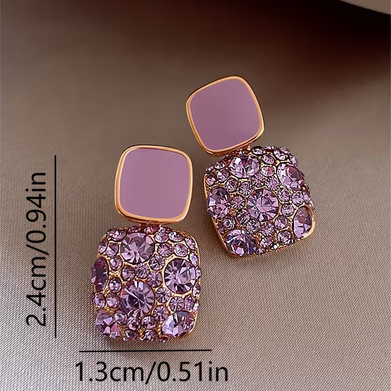 A Pair of Sparkling Square Pendant Earrings Made with Artificial Glass in a Japanese-Korean Style