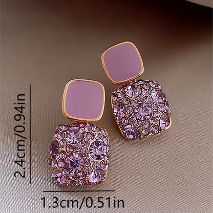 A Pair of Sparkling Square Pendant Earrings Made with Artificial Glass in a Japanese-Korean Style