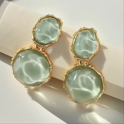 A Pair of Bohemian Geometric Oval Resin Drop Earrings, Exuding Vintage Elegance, Perfect for Women'S Daily Casual Wear And Party Occasions, a Creative Gift