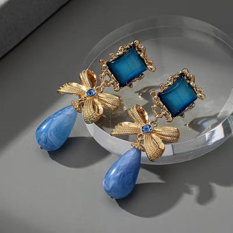 1 Pair Elegant Vintage 18K Golden Plated Zinc Alloy Resin Ear Clips with Copper Ear Needle for Daily Party Occasion