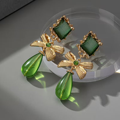 1 Pair Elegant Vintage 18K Golden Plated Zinc Alloy Resin Ear Clips with Copper Ear Needle for Daily Party Occasion
