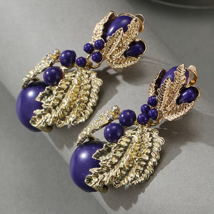 A Pair of Sweet and Elegant Resin Flower Ear Clips, Perfect for Women's Holiday, Birthday, Date, Party, Vacation, Shopping, Daily Wear, and Commuting Accessories