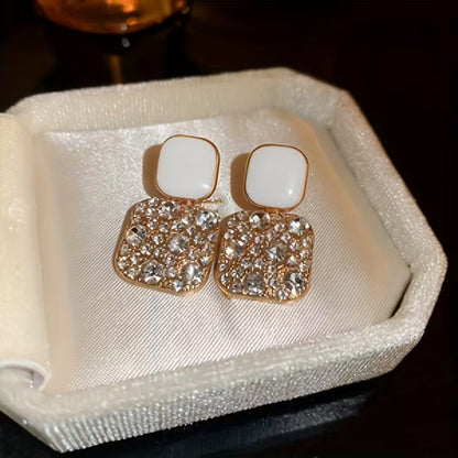 A Pair of Sparkling Square Pendant Earrings Made with Artificial Glass in a Japanese-Korean Style
