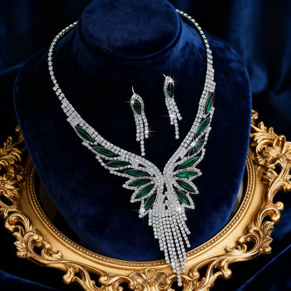 This Jewelry Set Is Crafted with Exquisite Craftsmanship, Featuring a Necklace That Resembles Outstretched Wings, with Smooth Lines And a Strong Sense of Design. The Matching Earrings Continue The Same Style