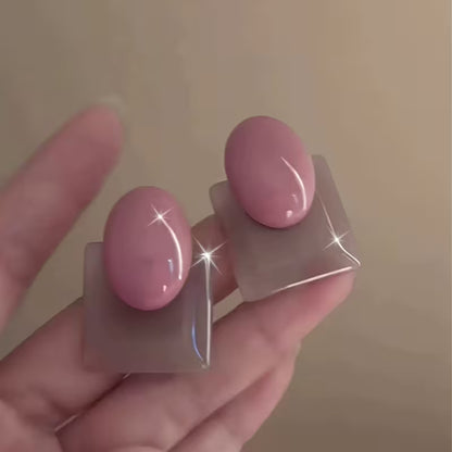 Retro Hong Kong Style Contrasting Color Resin Stud Earrings for Women, New 2025 Model, Suitable for Round Faces, Creates a Smaller Appearance, Lightweight Luxury Feel