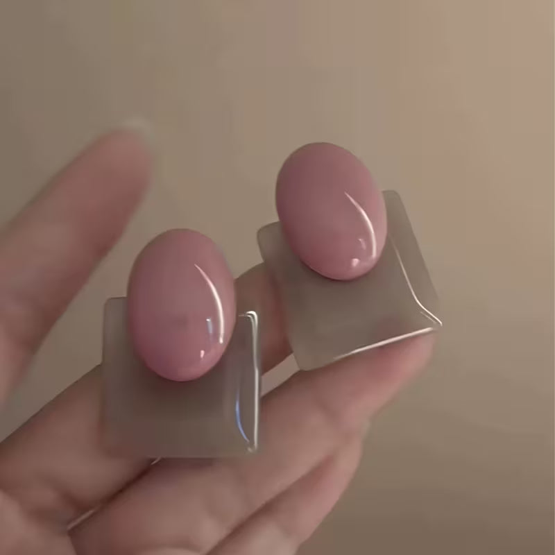Retro Hong Kong Style Contrasting Color Resin Stud Earrings for Women, New 2025 Model, Suitable for Round Faces, Creates a Smaller Appearance, Lightweight Luxury Feel