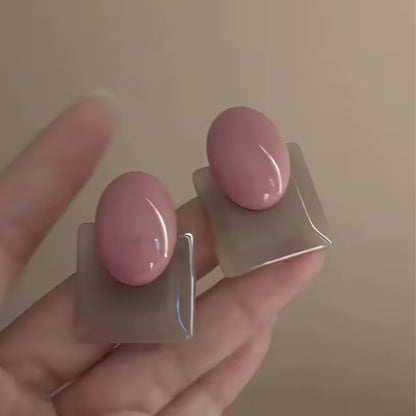 Retro Hong Kong Style Contrasting Color Resin Stud Earrings for Women, New 2025 Model, Suitable for Round Faces, Creates a Smaller Appearance, Lightweight Luxury Feel