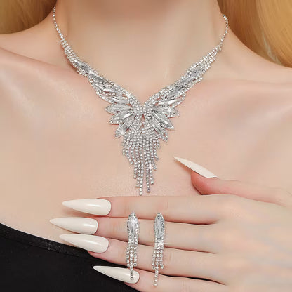 This Jewelry Set Is Crafted with Exquisite Craftsmanship, Featuring a Necklace That Resembles Outstretched Wings, with Smooth Lines And a Strong Sense of Design. The Matching Earrings Continue The Same Style