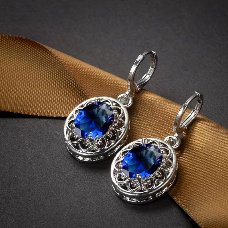 A Pair of Hollowed-out Petal Earrings with Egg-shaped Inlays, a Commemorative Gift