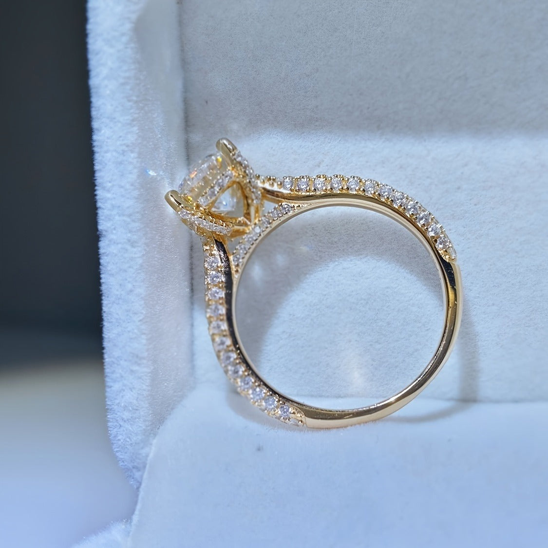 Fashionable Copper Plated Moissanite Diamond Ring