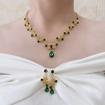 A Set of Women's Fashion Dangling Earrings and Necklace, Light Luxury Green Set for Daily Wear and Parties, Women's Accessories