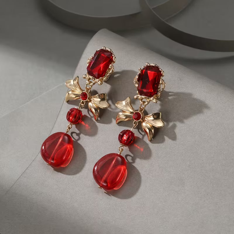1 Pair Elegant Vintage 18K Golden Plated Zinc Alloy Resin Ear Clips with Copper Ear Needle for Daily Party Occasion