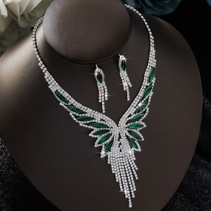 This Jewelry Set Is Crafted with Exquisite Craftsmanship, Featuring a Necklace That Resembles Outstretched Wings, with Smooth Lines And a Strong Sense of Design. The Matching Earrings Continue The Same Style