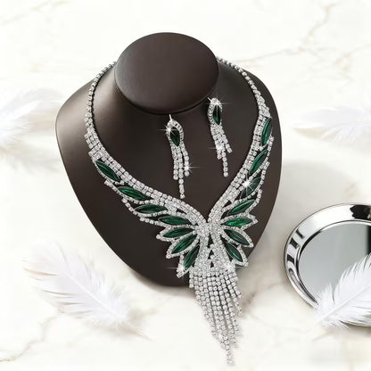 This Jewelry Set Is Crafted with Exquisite Craftsmanship, Featuring a Necklace That Resembles Outstretched Wings, with Smooth Lines And a Strong Sense of Design. The Matching Earrings Continue The Same Style