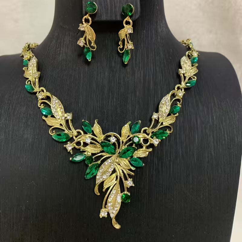 A Set of Women's Fashion Dangling Earrings and Necklace, Light Luxury Green Set for Daily Wear and Parties, Women's Accessories