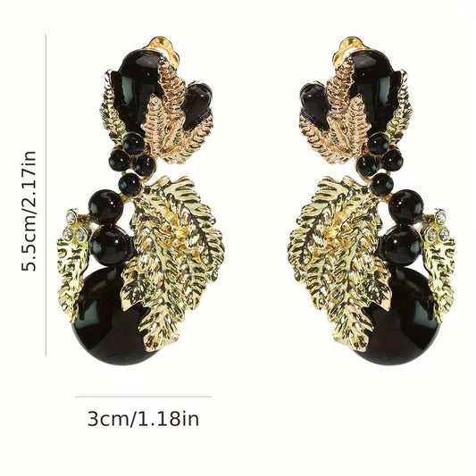 A Pair of Sweet and Elegant Resin Flower Ear Clips, Perfect for Women's Holiday, Birthday, Date, Party, Vacation, Shopping, Daily Wear, and Commuting Accessories