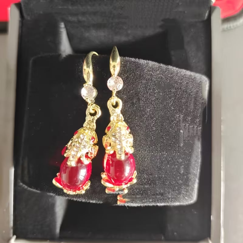 1 Pair of Chinese-Style Retro Mythical Beast Pixiu-Shaped Dangle Earrings, Fashionable, Elegant, Luxurious and Versatile Palace-Style Earrings Inlaid with Red Resin, Fashion Jewelry, Exquisite Christmas and New Year Gifts, for Teenager