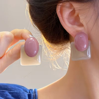 Retro Hong Kong Style Contrasting Color Resin Stud Earrings for Women, New 2025 Model, Suitable for Round Faces, Creates a Smaller Appearance, Lightweight Luxury Feel
