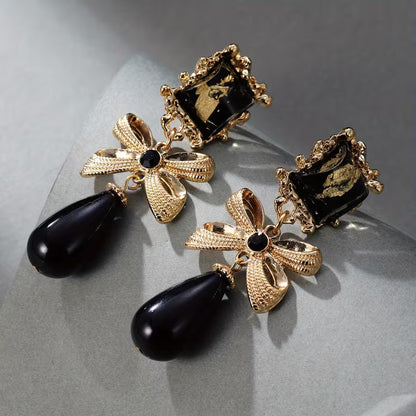 1 Pair Elegant Vintage 18K Golden Plated Zinc Alloy Resin Ear Clips with Copper Ear Needle for Daily Party Occasion
