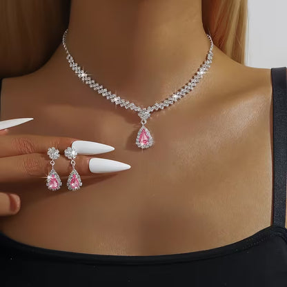 A Sparkling Teardrop-Shaped Rhinestone Pendant Jewelry Set, a Luxurious Necklace Set for Brides at Wedding Parties