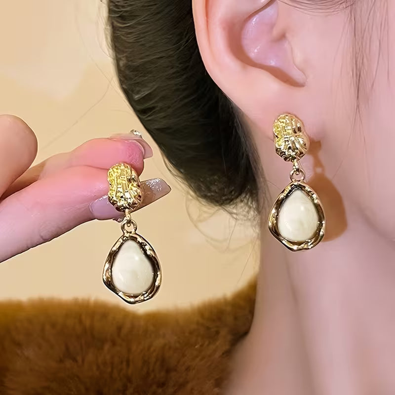 1 Pair of French-Style Vintage Gentle Personality Resin Inlaid Women's Daily Commute Date Fashion Earrings