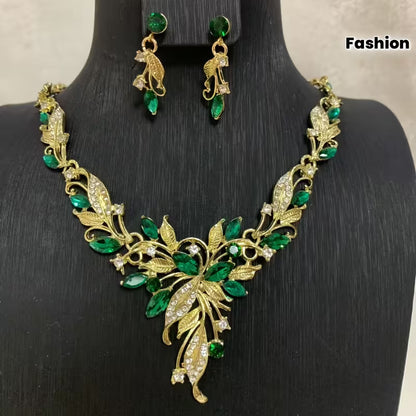 A Set of Women's Fashion Dangling Earrings and Necklace, Light Luxury Green Set for Daily Wear and Parties, Women's Accessories