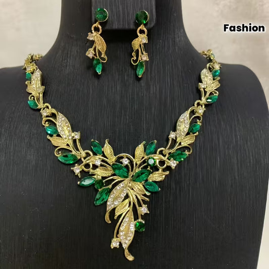 A Set of Women's Fashion Dangling Earrings and Necklace, Light Luxury Green Set for Daily Wear and Parties, Women's Accessories