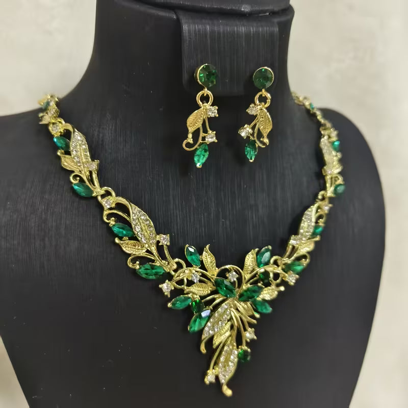 A Set of Women's Fashion Dangling Earrings and Necklace, Light Luxury Green Set for Daily Wear and Parties, Women's Accessories