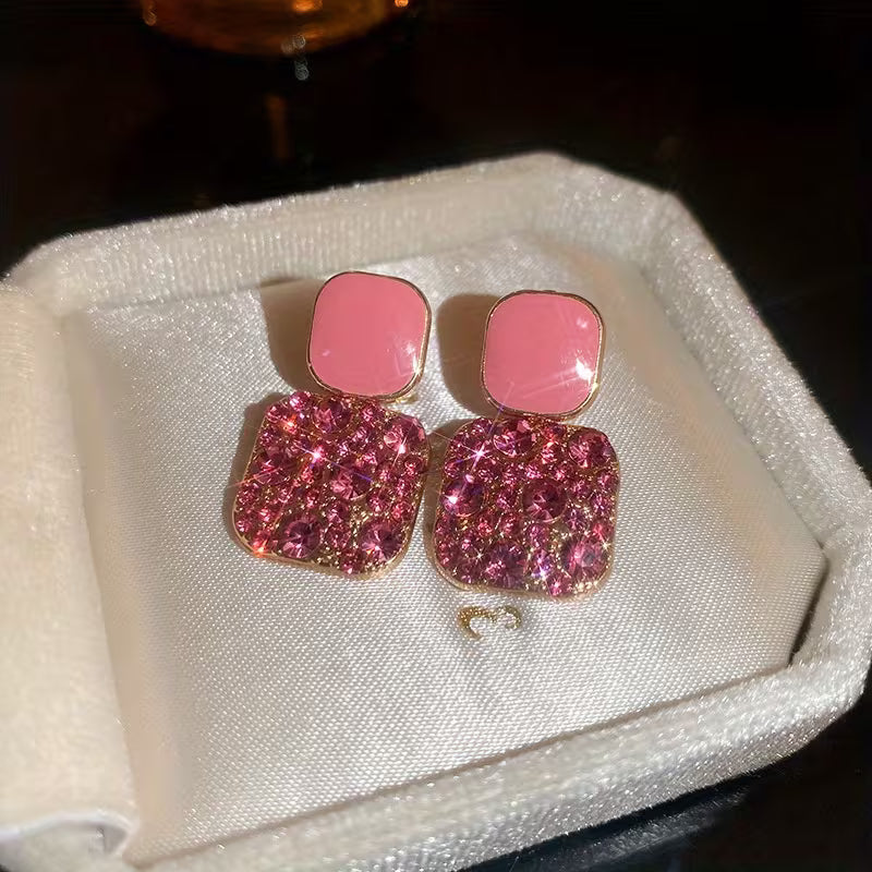 A Pair of Sparkling Square Pendant Earrings Made with Artificial Glass in a Japanese-Korean Style