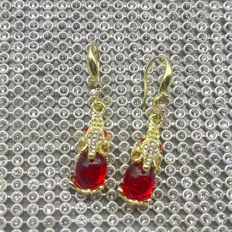 1 Pair of Chinese-Style Retro Mythical Beast Pixiu-Shaped Dangle Earrings, Fashionable, Elegant, Luxurious and Versatile Palace-Style Earrings Inlaid with Red Resin, Fashion Jewelry, Exquisite Christmas and New Year Gifts, for Teenager