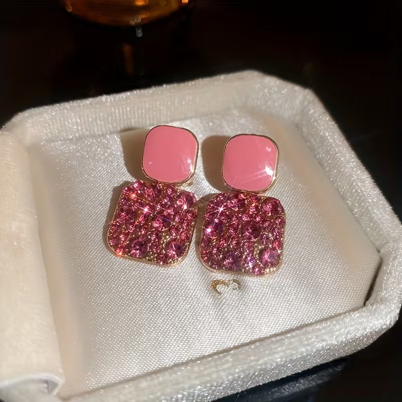 A Pair of Sparkling Square Pendant Earrings Made with Artificial Glass in a Japanese-Korean Style