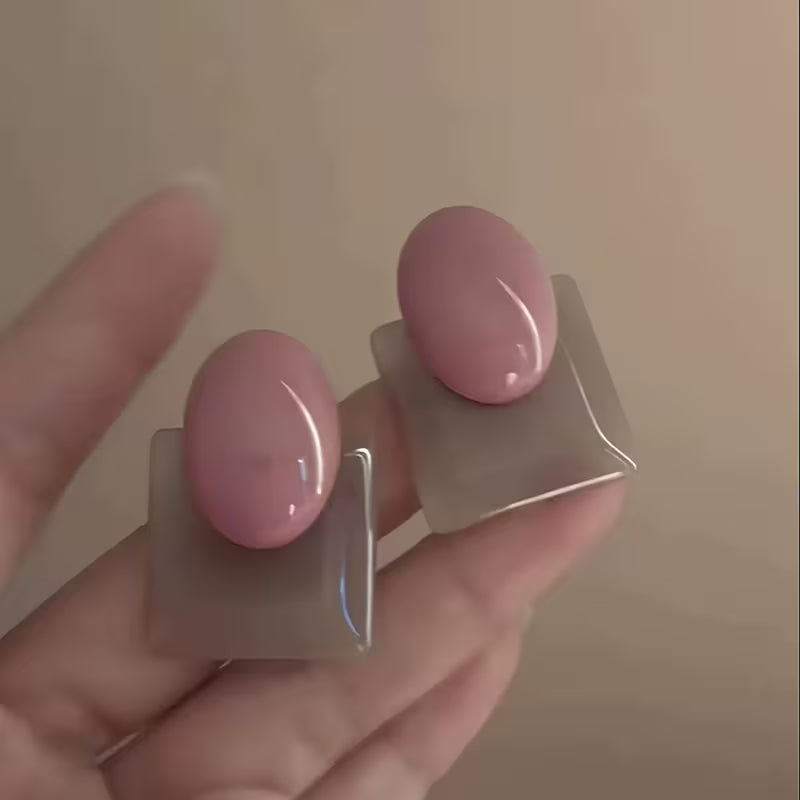 Retro Hong Kong Style Contrasting Color Resin Stud Earrings for Women, New 2025 Model, Suitable for Round Faces, Creates a Smaller Appearance, Lightweight Luxury Feel