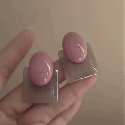 Retro Hong Kong Style Contrasting Color Resin Stud Earrings for Women, New 2025 Model, Suitable for Round Faces, Creates a Smaller Appearance, Lightweight Luxury Feel