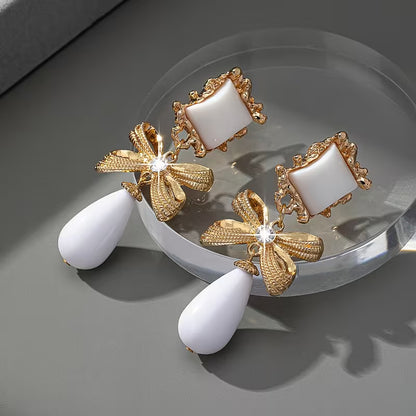 1 Pair Elegant Vintage 18K Golden Plated Zinc Alloy Resin Ear Clips with Copper Ear Needle for Daily Party Occasion
