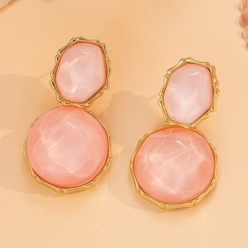 A Pair of Bohemian Geometric Oval Resin Drop Earrings, Exuding Vintage Elegance, Perfect for Women'S Daily Casual Wear And Party Occasions, a Creative Gift