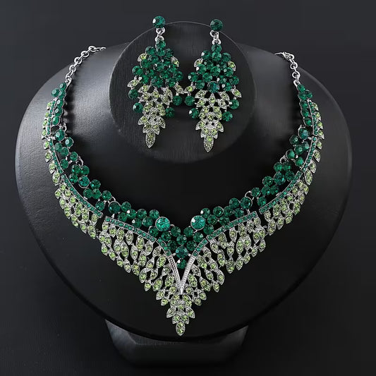 Set of Three Trendy Vintage-Style Necklaces And Earrings for Women, Perfect for Wedding Parties And Decorative Jewelry