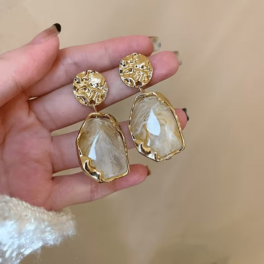 1 Pair of Elegant Vintage-Style Women's Teardrop Resin Imitation Drop Earrings - Irregular Leaf Shaped Statement Dangle Drop, Suitable for Parties, Weddings, Banquets, and Year-Round Wear. Features a Faux Vintage Marble Effect with No Feather